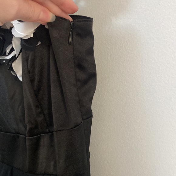 Ajoy- Black Dress with decorative Floral Feature - Size 8 - Picture 5 of 8